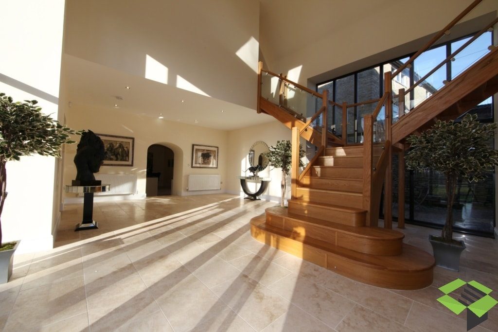 Grand T-Shape Oak Staircase Open and Closed Plan with Feature Treads