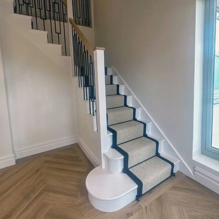 Carpeted cut string staircase with a turn